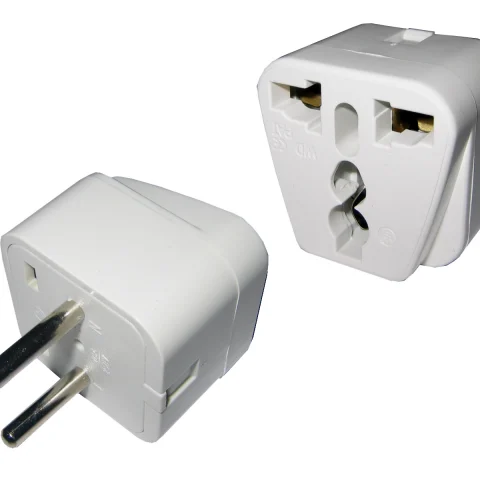 Adaptador de Ficha Universal a 2 en Línea